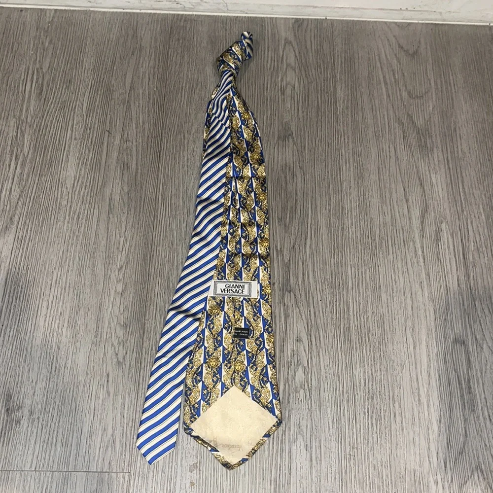 Like new Versace Tie